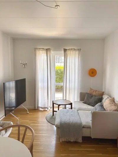Lys 2-værelses i stueplan med privat terrasse, parkering og husdyr tilladt efter aftale - Blegkilde Alle, Aalborg - 1