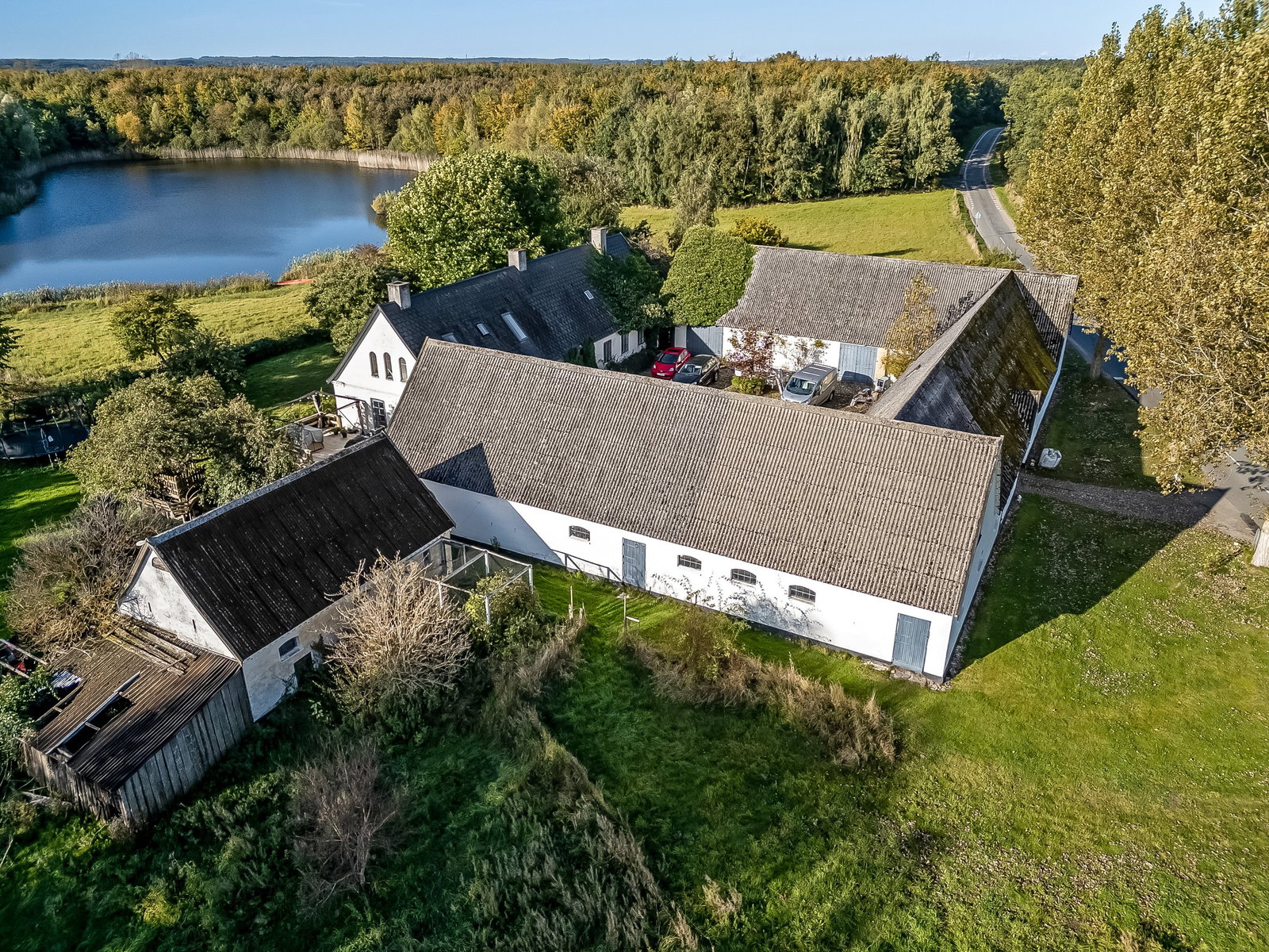 house Landlig 6-værelses bolig med stor grund nær Humlebæk