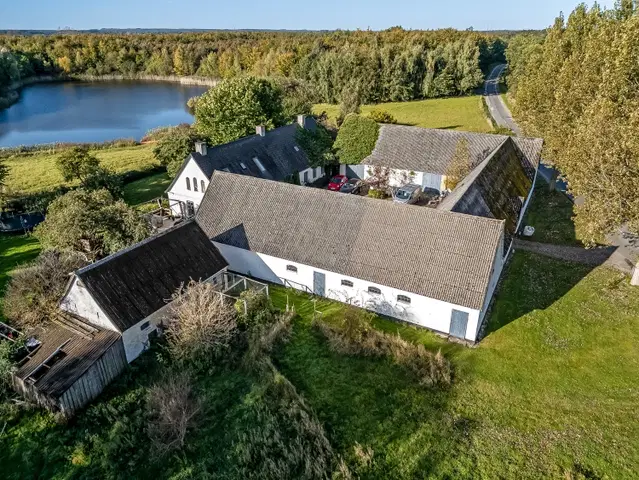 house Landlig 6-værelses bolig med stor grund nær Humlebæk