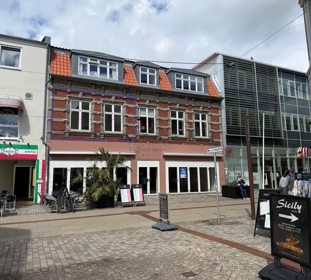 apartment Rummelig 3-værelseslejlighed centralt i gågaden