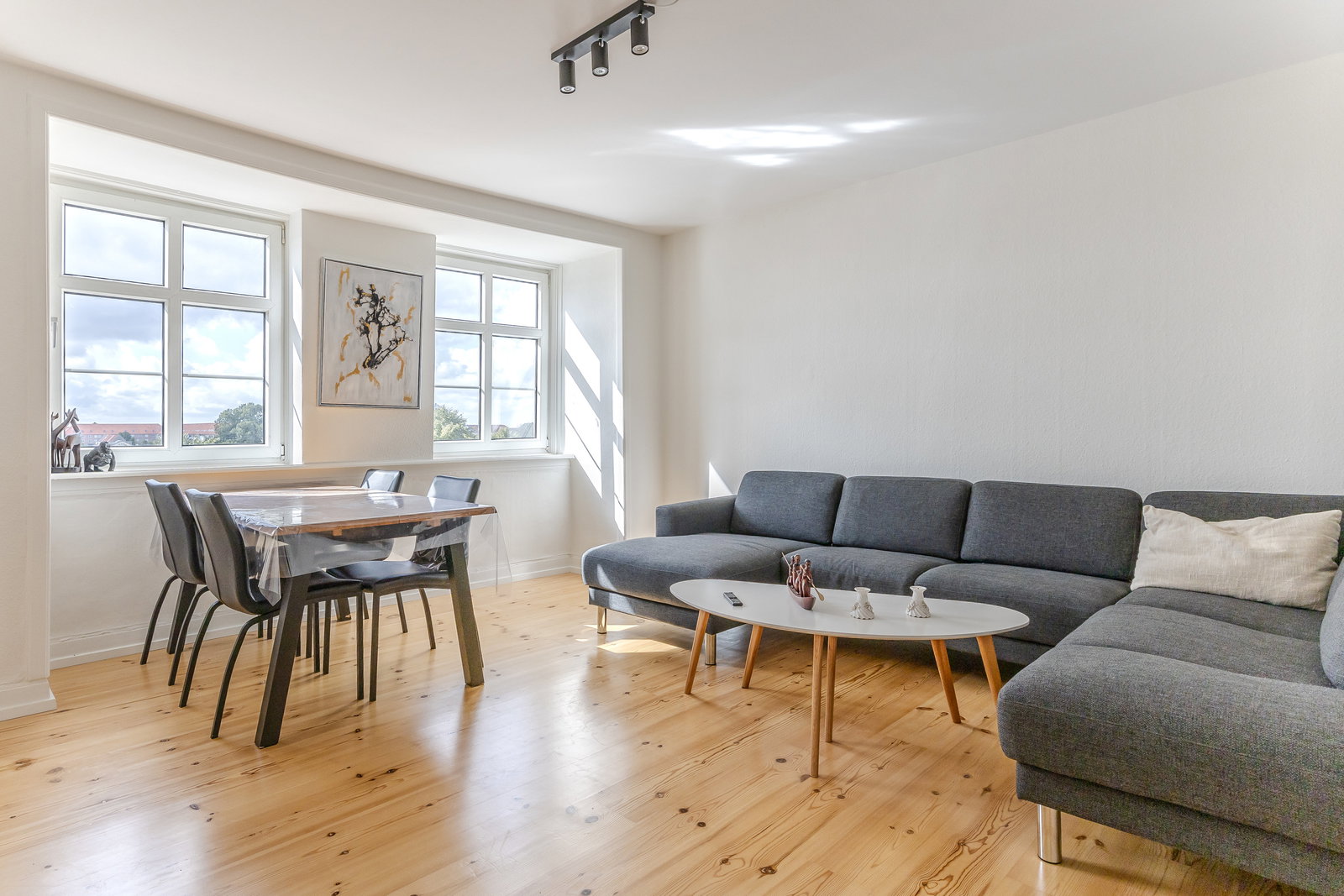 apartment Large 4-Room Home with Views in Vestbyen