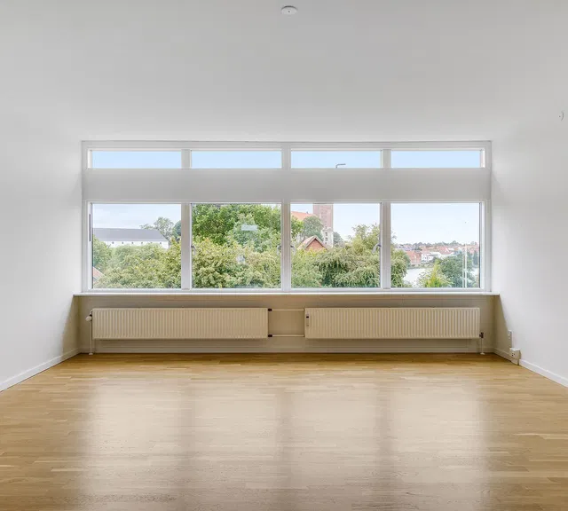 apartment Top-Floor Apartment in a Quiet Property