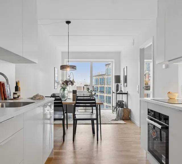 apartment Rummelig bolig i to etager med fem værelser