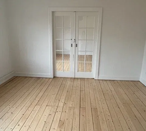 apartment Lys og delevenlig 3-værelses på 100 m2 med stilrent køkken og vaskesøjle