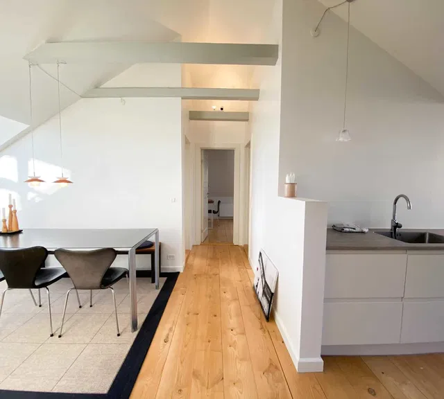apartment Indbydende møbleret taglejlighed på Frederiksberg