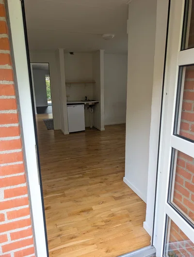 Lækkert værelse med Eget badevær, thekøkken, samt egen terrasse tæt på UNI – roligt kvarter og parkering. - Tornhøjparken, Aalborg Øst - 3