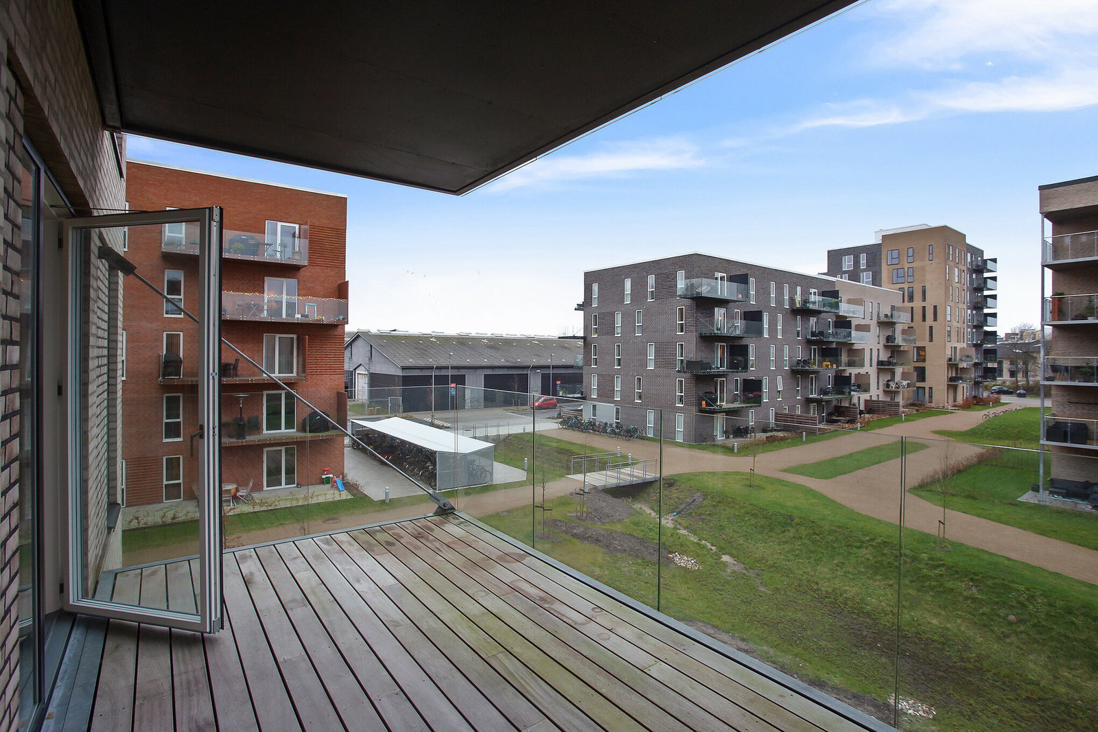 apartment Lys 3-værelses bolig med rummelig altan på Eternitten