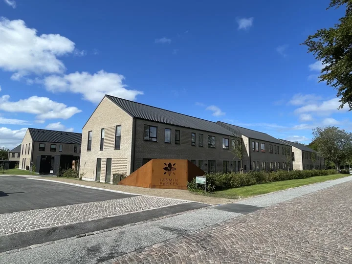 Indflytningsklart rækkehus med have og dobbelt carport - Jasminparken, Gistrup - 0