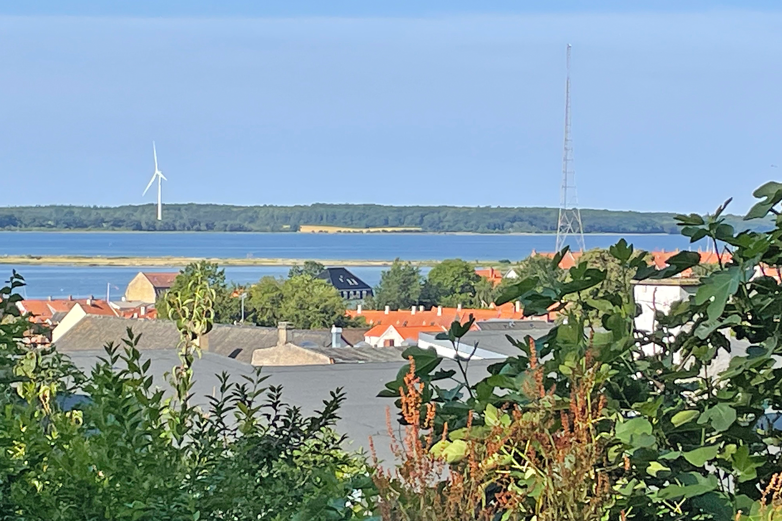 house Møbleret villa fra 2023 med udsigt over fjord og by