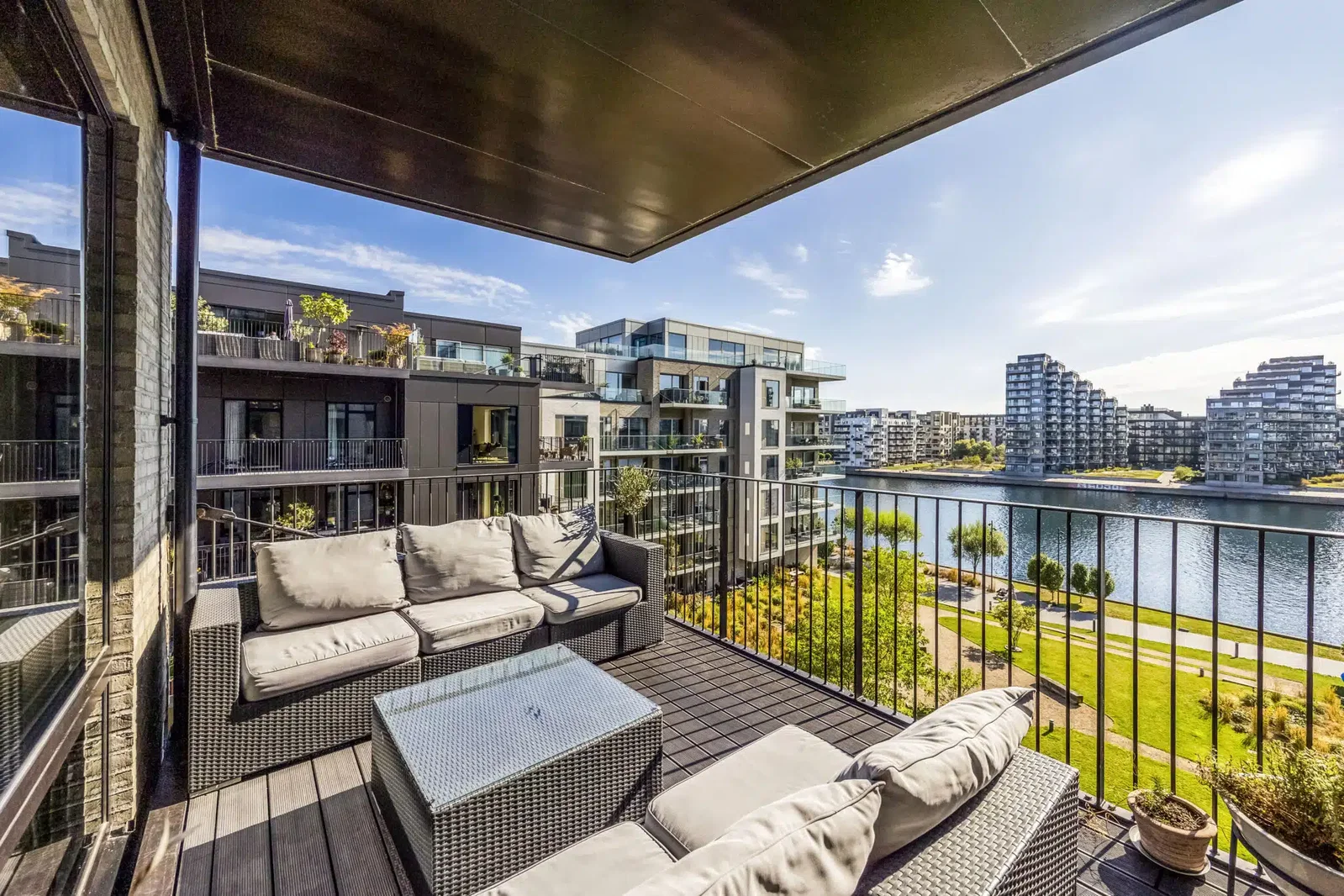 apartment Apartment with Water Views, Two Balconies and Plenty of Space