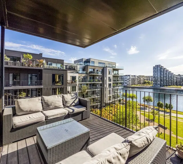 apartment Lejlighed med vandudsigt, to altaner og god plads