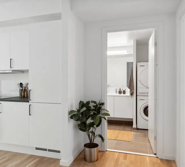apartment Lys 3-værelses lejlighed med mulighed for p-plads til 150 kr.