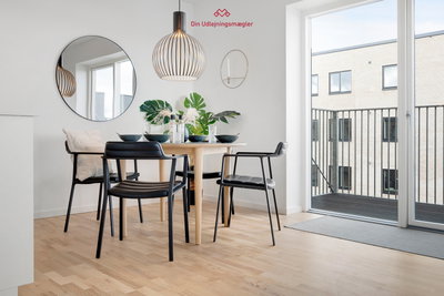 Rummelig 3-værelses bolig med moderne faciliteter - Nerudas Alle, Aalborg Øst - 1