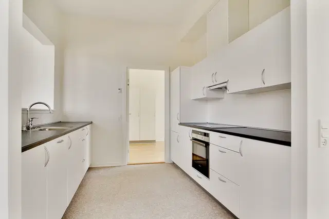 apartment Lys og rummelig 3-værelses på 91 m2 i klassisk rødstensejendom – moderne køkken og parkering