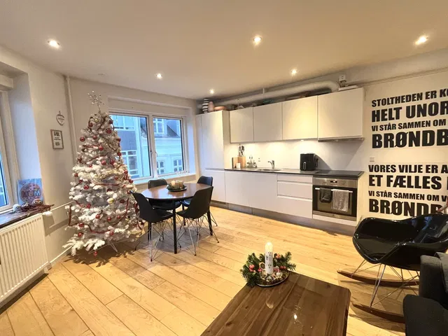 apartment Bright 1-Bedroom Apartment in the Heart of City Life with Balcony, Elevator and Parking – Pets Allowed