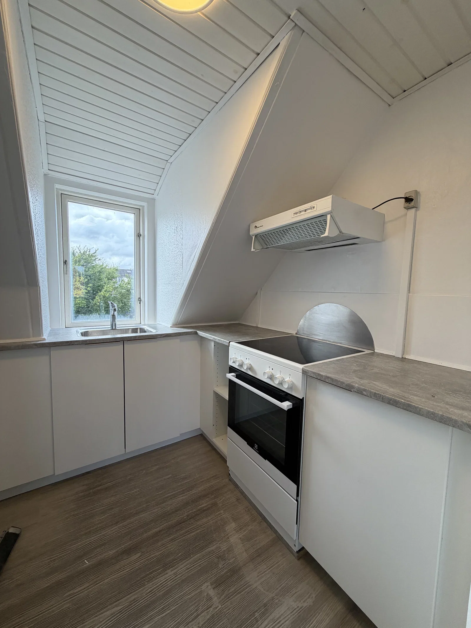apartment Bright 3-Room Apartment Close to the Water with a View, Share-Friendly Layout and Parking – Pets Allowed