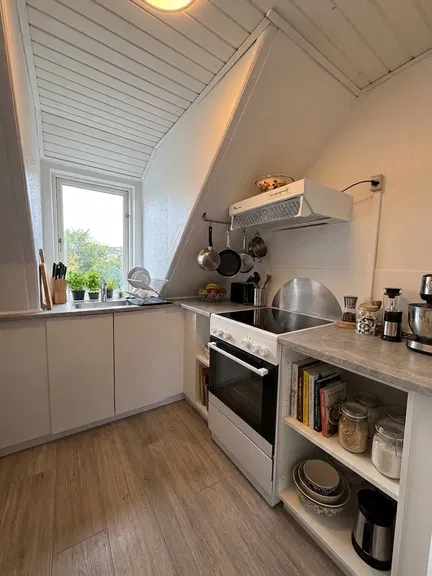 apartment Bright 3-Room Apartment Close to the Water with a View, Share-Friendly Layout and Parking – Pets Allowed