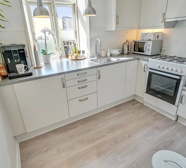 apartment Lys 2-værelses på 50 m2 midt i byen med separat køkken og egen vaskemaskine/tørretumbler – delebil inkl. 2 gratis timer pr. måned