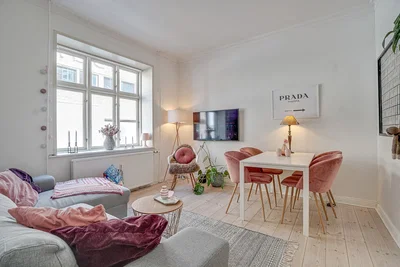 Lys 2-værelses på 50 m2 midt i byen med separat køkken og egen vaskemaskine/tørretumbler – delebil inkl. 2 gratis timer pr. måned - Ladegårdsgade, Aalborg - 1