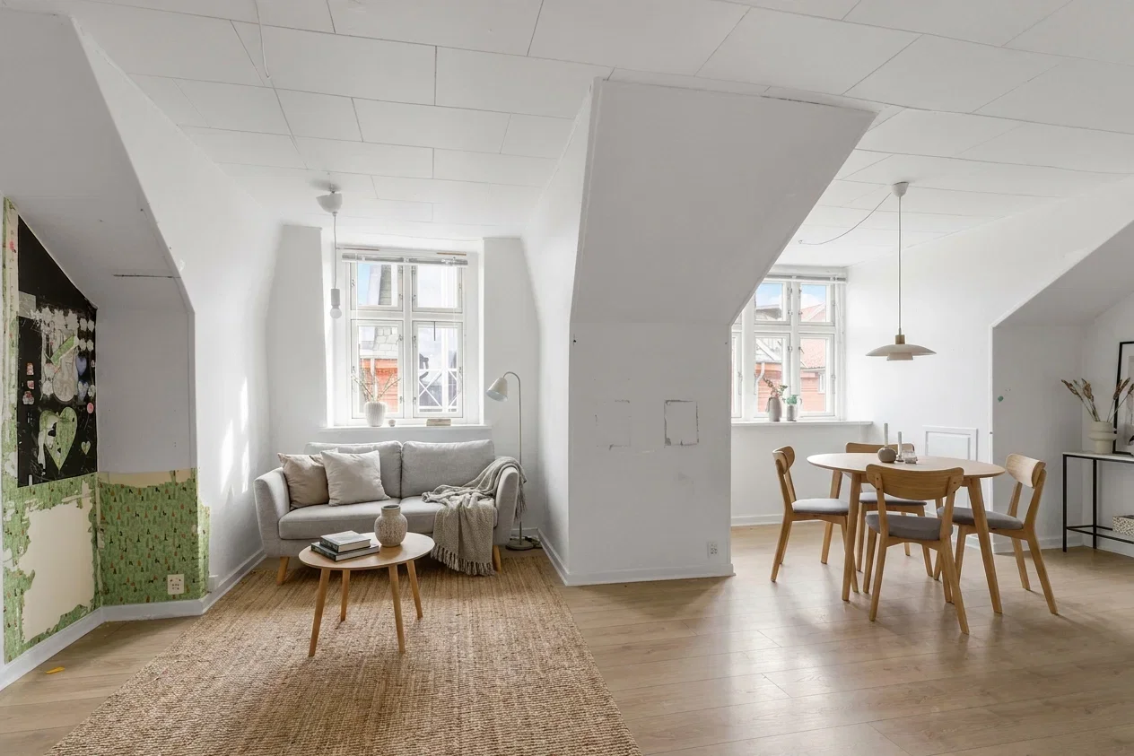 apartment Lys 3-værelses på tagetagen med stor stue, badekar og vaskemaskine – 110 m2