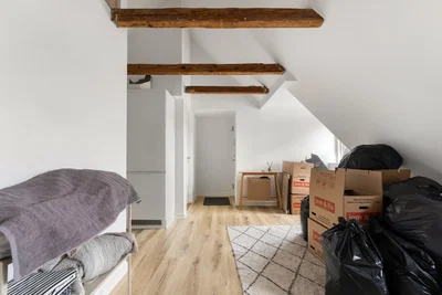 Lys 2-værelses på 61 m2 med synlige bjælker, tagvindue og moderne køkken - Vestergade, Horsens - 2