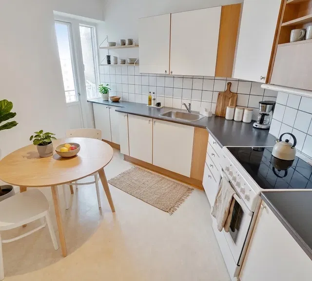 apartment Lys 3-værelses på 4. sal med byudsigt, to altaner og elevator – 98 m2 med depotrum og delebil