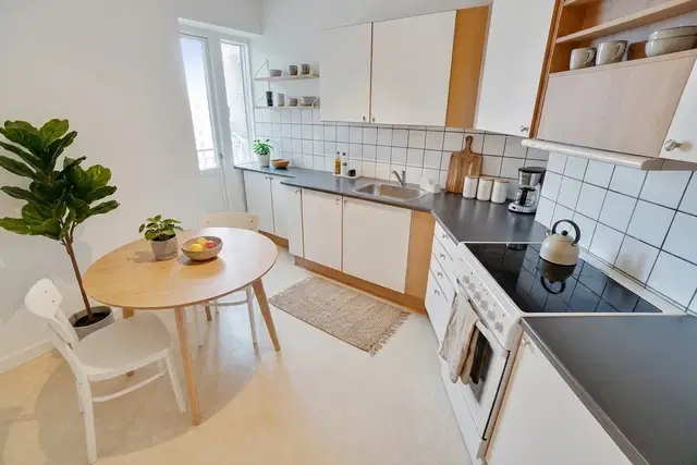 apartment Lys 3-værelses på 4. sal med byudsigt, to altaner og elevator – 98 m2 med depotrum og delebil