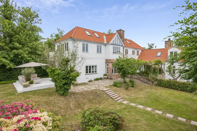 house Historisk liebhaverbolig med moderne komfort i Skovshoved