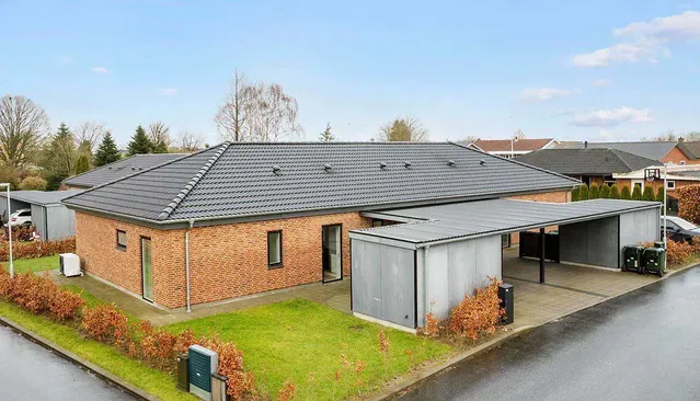 townhouse 4-værelses rækkehus med have og carport i Lindved