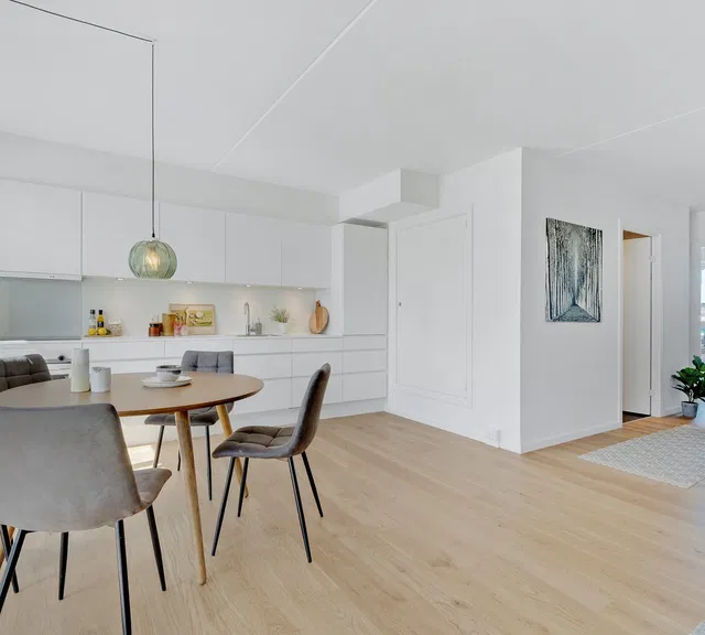 apartment Lys 2-værelses lejlighed med privat altan
