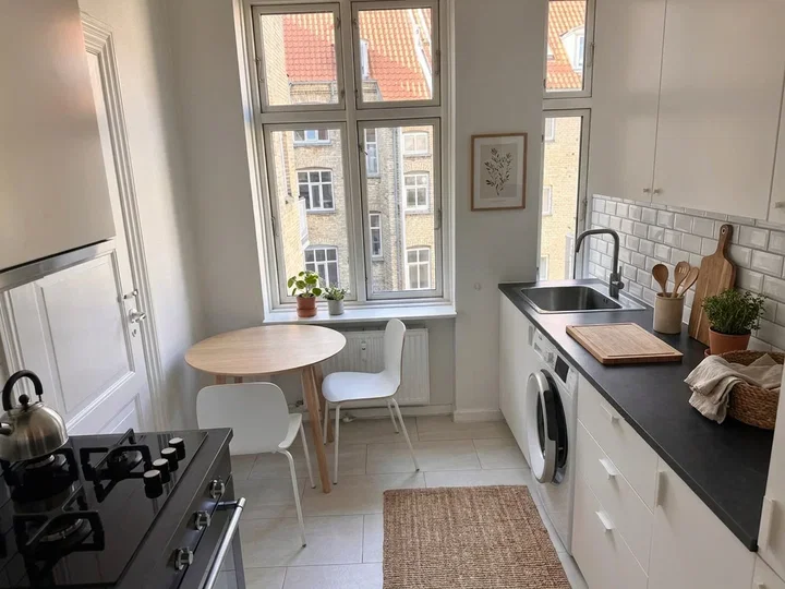 Lys 5-værelses på 129 m2 i hjertet af Aalborg med altan, nyere køkken og bad - Boulevarden, Aalborg - 0