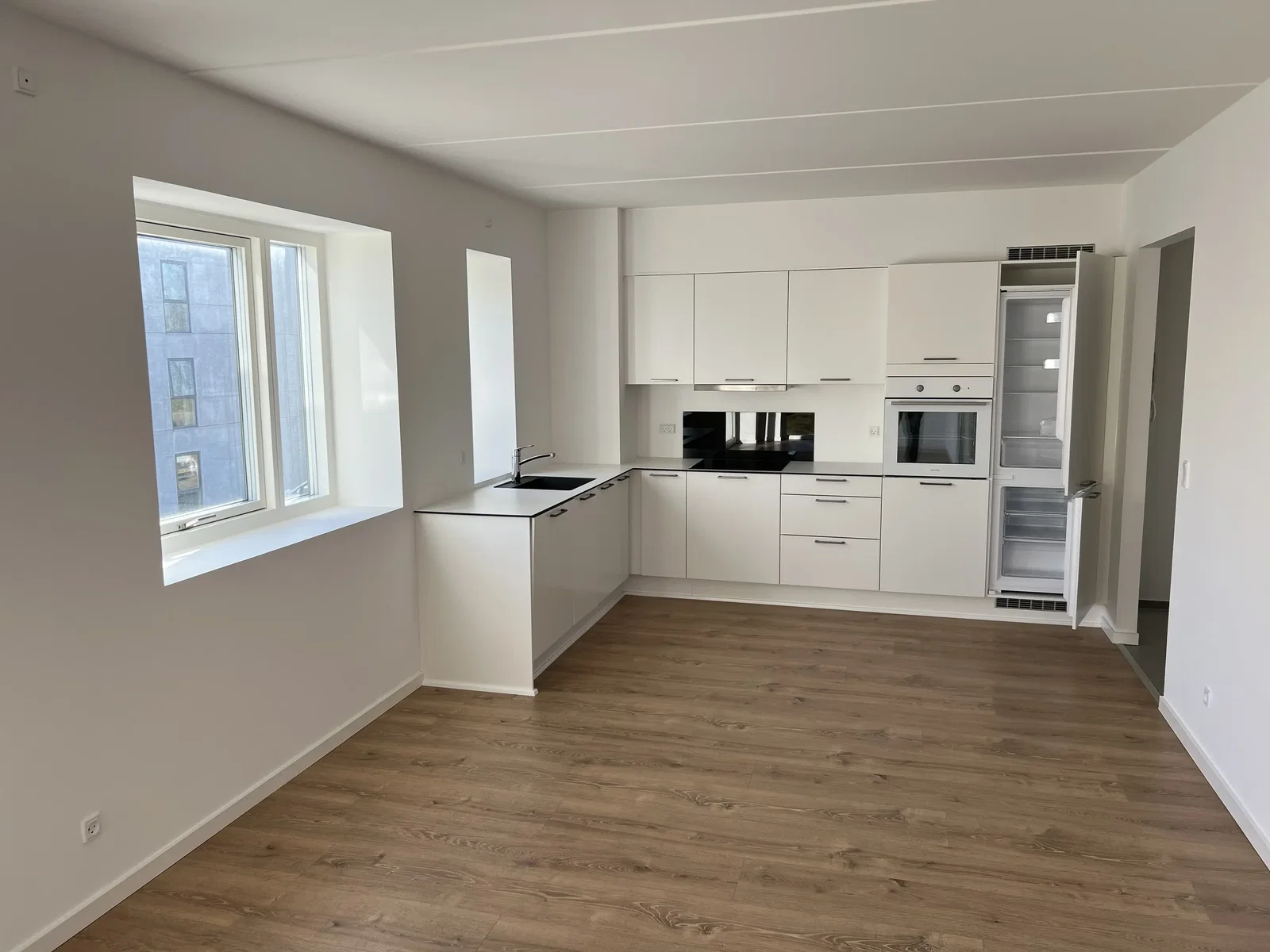 apartment Lys lejlighed med fællesgård og skur