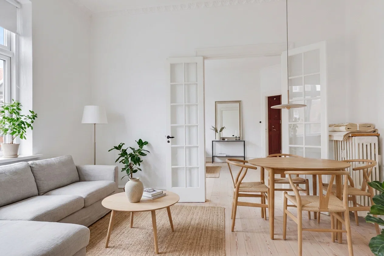 apartment Lys 3-værelses på 88 m2 i klassisk rødstensejendom – højt til loftet, franske døre og fælles gårdhave