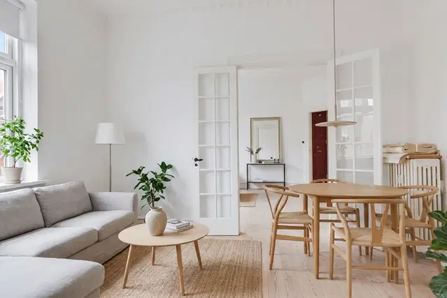 apartment Lys 3-værelses på 88 m2 i klassisk rødstensejendom – højt til loftet, franske døre og fælles gårdhave