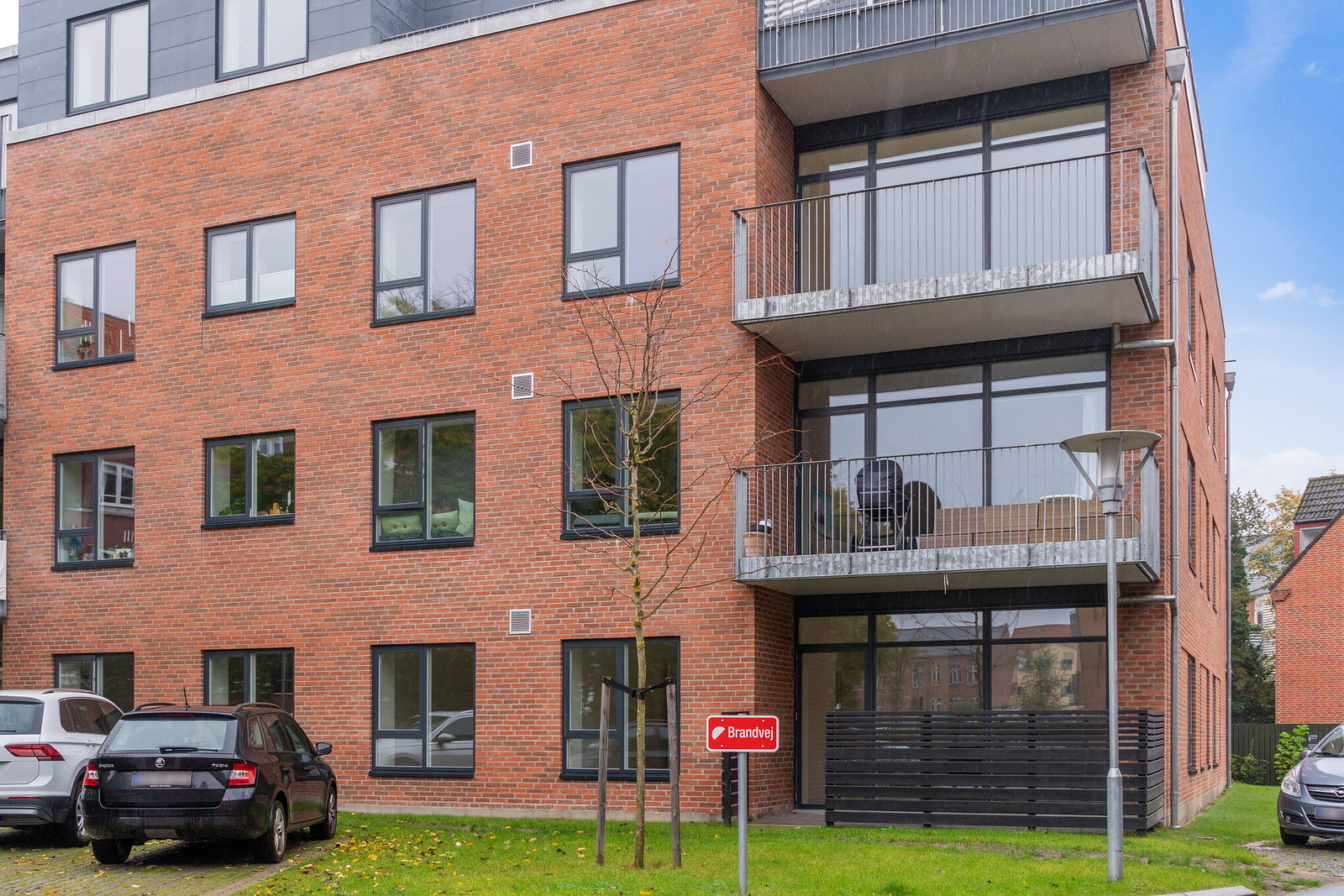 apartment Light-Filled Rental Homes Close to the Castle and Station