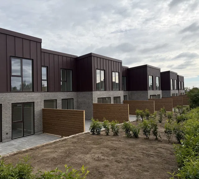 townhouse Moderne rækkehus med fem værelser i Stavtrup