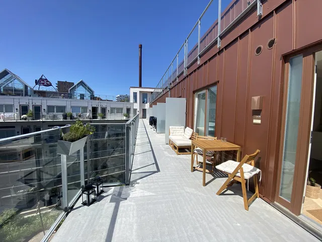 apartment Bright 2-Room Apartment with South-Facing Terrace