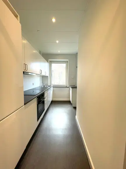 apartment Central One-Room Apartment with Bright Living Area