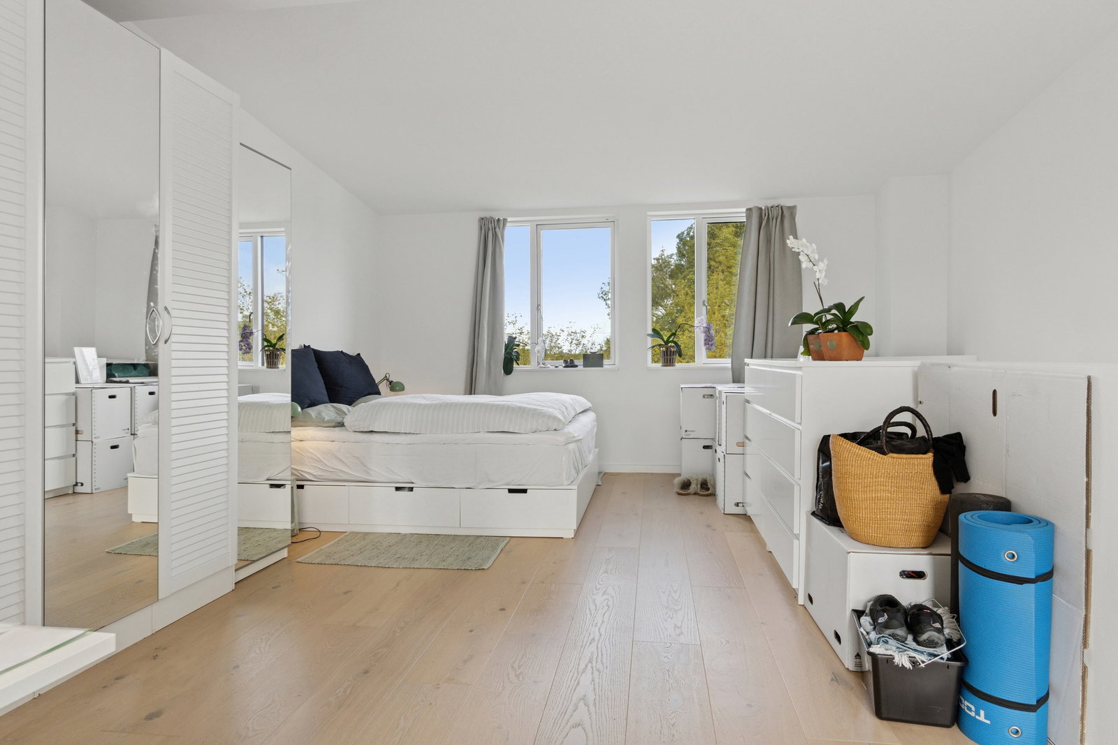 apartment Bright two-storey home with balcony