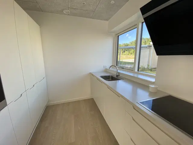 townhouse Modern 4-Room Townhouse with Garden and Balcony
