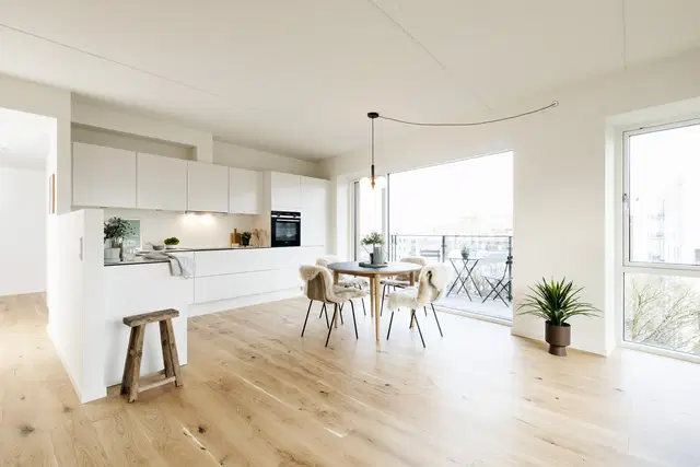 apartment Bright 5-Room Home with Balcony in Rosendal