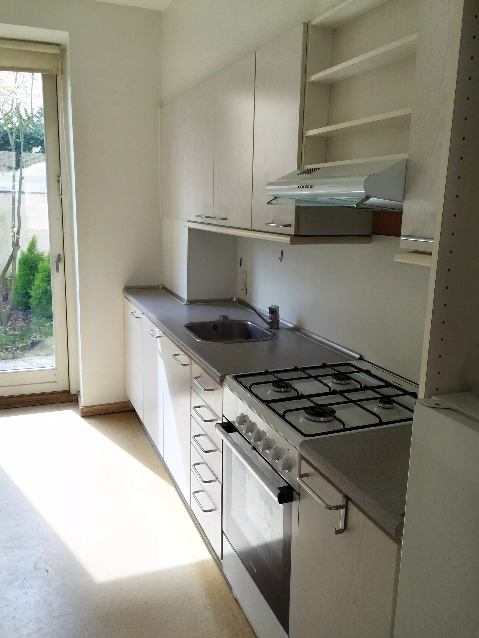 apartment Lys 2-værelses på 57 m2 med separat køkken med opvaskemaskine og udgang til grøn gård