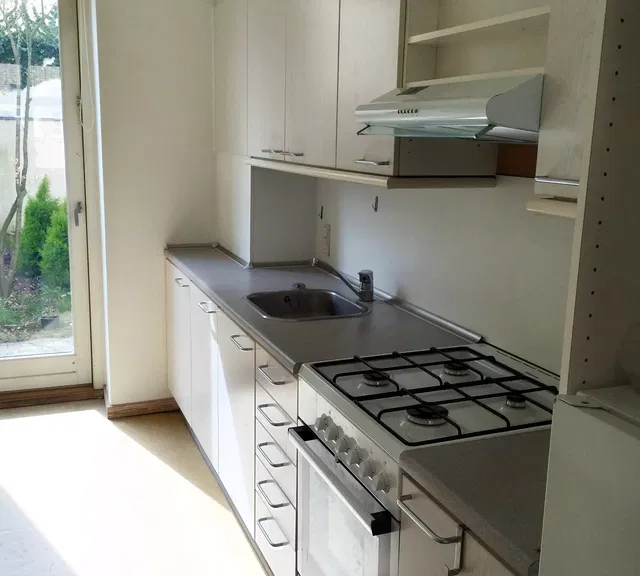 apartment Lys 2-værelses på 57 m2 med separat køkken med opvaskemaskine og udgang til grøn gård