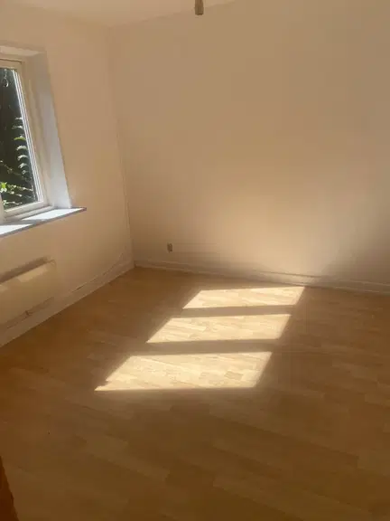 house rødstens hus i 2 plan .i nimtofte m købmand og pizzaria