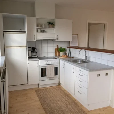 Lys 2-værelses taglejlighed på 69 m2 med stort alrum og vaskemaskine - Vendelbopladsen, Hjørring - 1