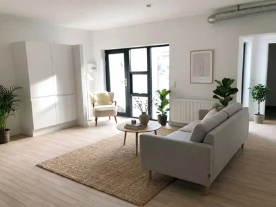 Lys 1-værelses med privat terrasse, alt i hvidevarer og parkering – kun 3 km fra universitetet - Saltumvej, Aalborg Øst - 1