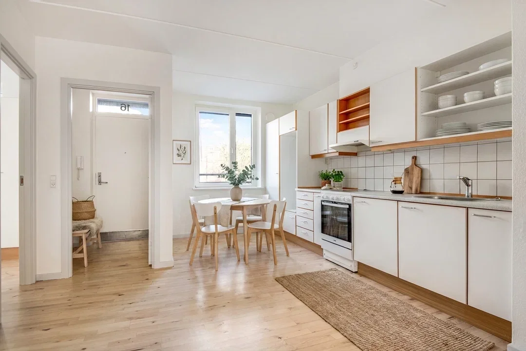 apartment 3-Room Home with Balcony in the Heart of Vesterbro