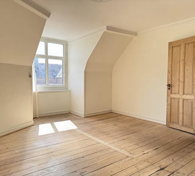 apartment Lys 2-værelses bolig på 65 m² med klassisk charme