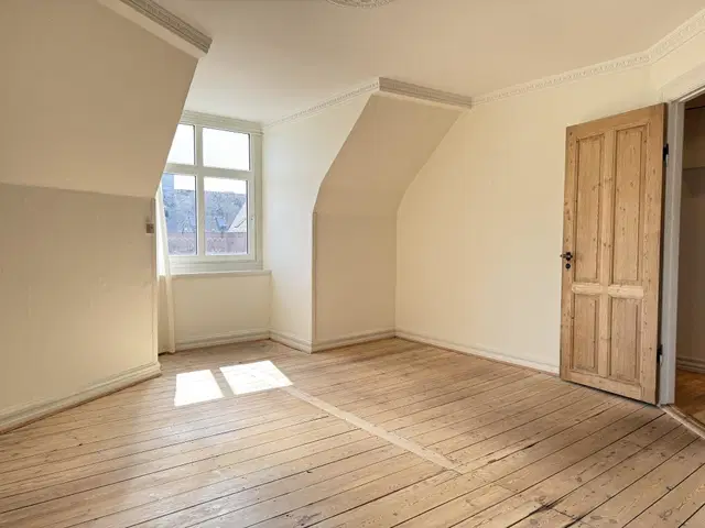 apartment Lys 2-værelses bolig på 65 m² med klassisk charme