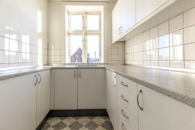 apartment Lys lejlighed på 1. sal nær byliv – husdyr tilladt